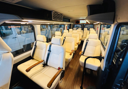 Urbania Maharaja Seat